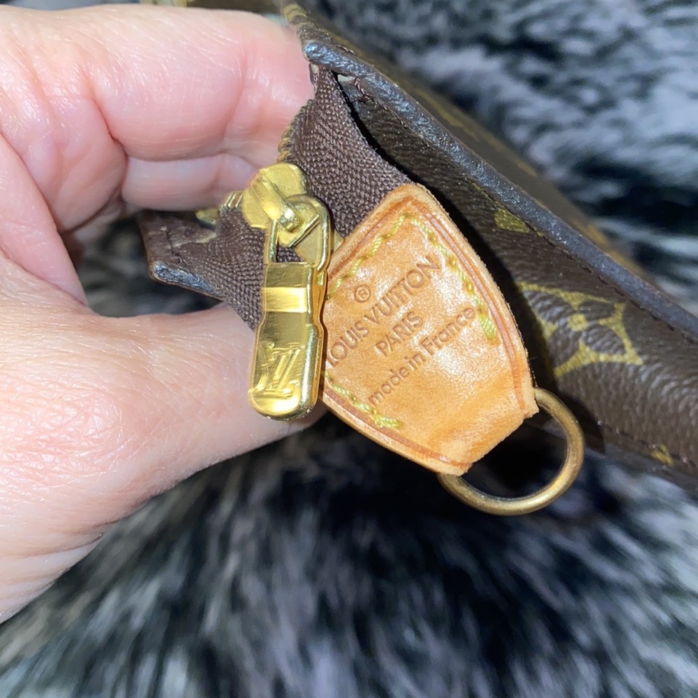 Authentic LV pochette - Picture 11 of 13